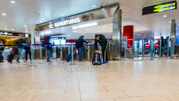 ボローニャ, イタリア - 2016 11 月 28 日: タイムラプス グリエルモ ・ マルコーニ空港は、イタリア エミリア = ロマーニャ州地域約 200 km で国際空港サービング都市ミラノの南東. — ストック動画