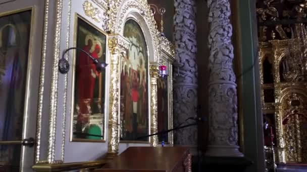 Sergiev Posad, Ryssland - juni 8 2016: Kyrkan av Sankt Sergius med Refectory (så kallade Refektoriekyrkan) i Trinity Lavra. — Stockvideo