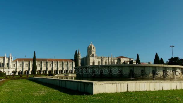 Jeronimos-kloster oder hieronymiten-kloster, ist ein kloster des heiligen jerome-ordens in der nähe der pfarrei belem, in der gemeinde lisbon, portugal. — Stockvideo