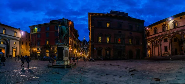 Пьяцца Сантиссима Аннунциата во Флоренции, Италия — стоковое фото