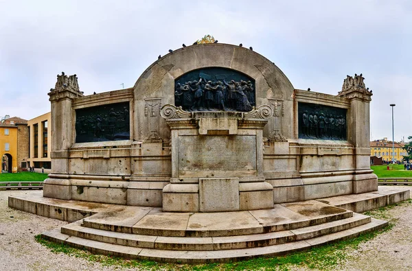 อนุสาวรีย์ Giuseppe Verdi ใน Parma, อิตาลี — ภาพถ่ายสต็อก