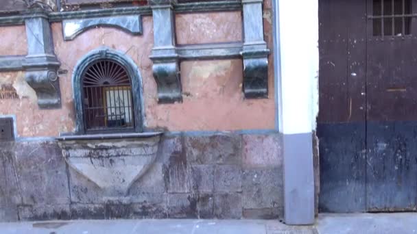 Altar in San Rafael, San Acisclo and Santa Victoria on Lineros Street . Cordoba is city in Andalusia, southern Spain, and capital of province of Cordoba. — Stock Video