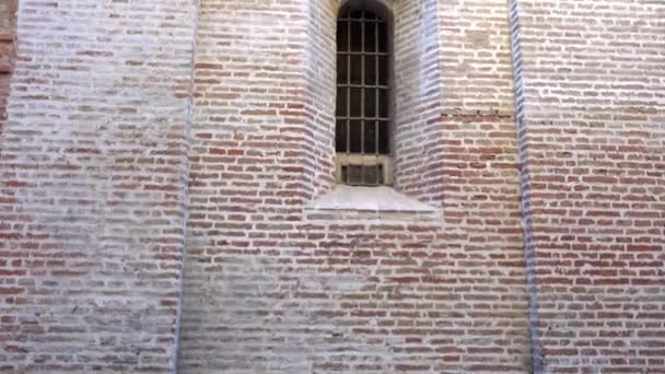 Kostel Santiago Apostol je katolické křesťanský chrám v andaluském městě Malaga (Španělsko). Umělecké okamžiky gothic-zařízení v mudejarském, umění křesťanské reconquistadores a islámské obyvatelstvo. — Stock video