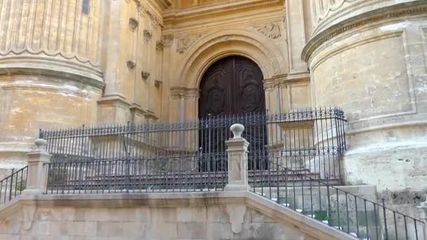 Catedral de Málaga es una iglesia católica en la ciudad de Málaga en Andalucía, en el sur de España. Está en la tradición arquitectónica renacentista. Se encuentra dentro de los límites medievales murallas moriscas . — Vídeos de Stock