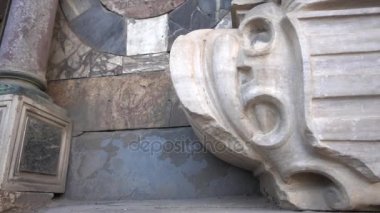 Sevilla, İspanya, daimi ikamet Medinaceli Dukes, Rönesans İtalyan ve Mudéjar stilleri, prototip Endülüs Sarayı'nın Endülüs sarayda La Casa de Pilatos (Pilate ev) olduğunu.