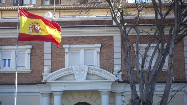 Fassade des Gebäudes ist über Böschung in Malaga. Malaga ist eine Gemeinde in der autonomen Region Andalusien, Spanien. südlichste Großstadt Europas, sie liegt an der Costa del Sol des Mittelmeeres. — Stockvideo