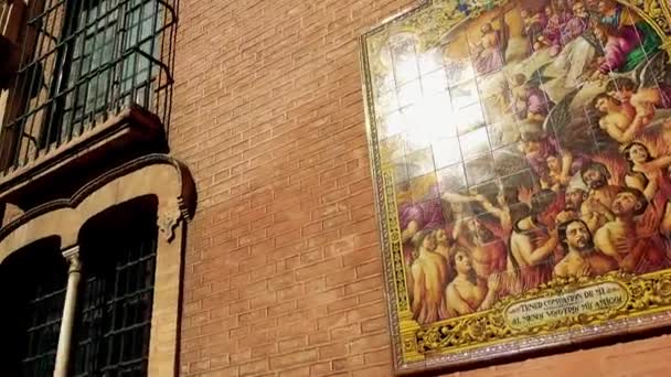 Igreja de San Pedro é um templo católico de estilo gótico-mudejar construído no século XIV. Ele está localizado na Plaza de San Pedro, na cidade de Sevilha, Espanha, e é o lar da Paróquia de San Pedro e Juan Bautista — Vídeo de Stock