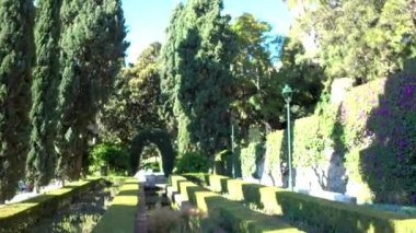 Arabalar tünel çapraz Malaga Kalesi. Malaga özerk topluluk Andalusia, İspanya iline bağlı bölge. Avrupa'nın en büyük şehir, Costa del Sol Akdeniz üzerinde yatıyor.