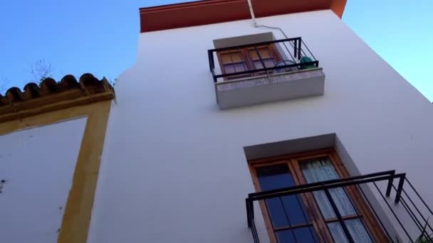 Gebäude an der lineros Straße in Cordoba, Andalusien, Spanien. — Stockvideo