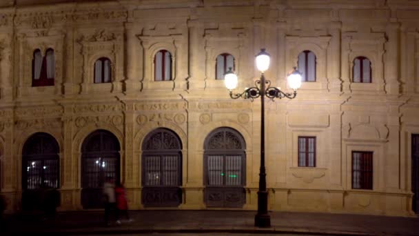 Sevilla City Council är en av fyra offentliga förvaltningar i staden Sevilla, tillsammans med allmänna Administration av staten för Spanien, Junta de Andalucia och Diputacion de Sevilla. — Stockvideo