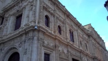 Seville şehir Konseyi Şehir Seville, genel yönetim, devlet İspanya'nın, cunta de Andalucia ve Diputacion de Sevilla ile birlikte dört kamu idareleri biridir.