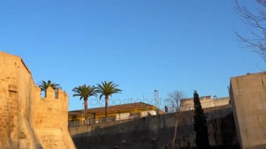 Calahorra kule Cordoba, Endülüs, İspanya, İslam kökenli tarihi merkezinde müstahkem kapısıdır. Kule geç 12. yüzyıl Roma köprüsü üzerinde Guadalquivir korumak için Almohads tarafından yapılmıştır.