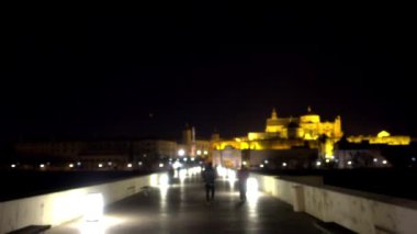 Baş melek Raphael heykel Roma Köprüsü'nde Historic Guadalquivir Nehri üzerinde merkezi Cordoba, Endülüs, İspanya.
