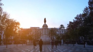 Anıt Fernando Iii El Santo üzerinde Plaza Nueva Sevilla, İspanya.