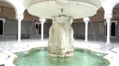 Sevilla, İspanya, daimi ikamet Medinaceli Dukes, Rönesans İtalyan ve Mudéjar stilleri, prototip Endülüs Sarayı'nın Endülüs sarayda La Casa de Pilatos (Pilate ev) olduğunu.