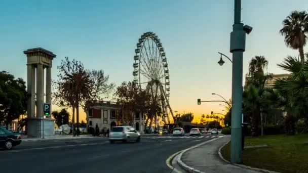 Malaga Ferris Wheel, znany również jako księżniczka Mirador Noria jest gwiazd, 70 metrowe obserwacji koła z siedzibą w porcie w Maladze, Hiszpania. Atrakcją oferuje zapierające dech w piersiach widoki do 30 km. — Wideo stockowe