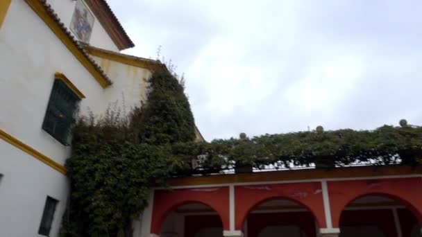 La Casa Pilatos （彼拉多房子） 是塞维利亚，西班牙永久居留的南纳塞利公爵，文艺复兴时期的意大利语和 Mudejar 的款式，原型的安达卢西亚宫殿安达卢西亚宫殿. — 图库视频影像