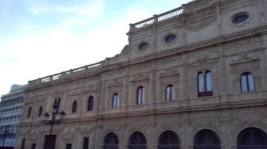 Seville şehir Konseyi Şehir Seville, genel yönetim, devlet İspanya'nın, cunta de Andalucia ve Diputacion de Sevilla ile birlikte dört kamu idareleri biridir.