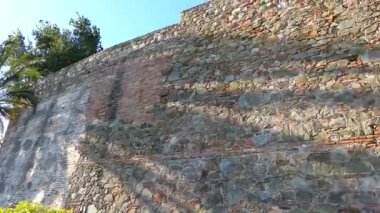 Alcazaba Saray sur Malaga, İspanya olduğunu. Bu erken 11 yüzyılda Hammudid Hanedanı tarafından yaptırılmıştır. Citadel bağlantı noktası bakan tepenin üzerinde inşa ve iki duvarlı muhafazaları oluşur.