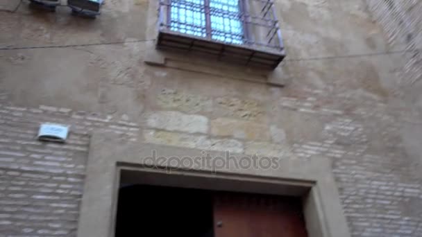 Bisschoppelijk paleis ligt in Cordoba, Spanje. Het is gelegen in het historische centrum van de stad, tegenover west voorzijde van moskee? Kathedraal van Cordoba. — Stockvideo