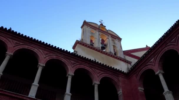 Chiesa di San Francisco e San Eulogio è una chiesa di Cordova, Andalusia, Spagna. Apparteneva, in origine, al convento francescano di San Pedro el Real fondato nel XIII secolo . — Video Stock