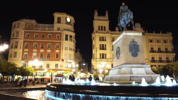 Статуя великий капітана в Plaza de las Tendillas Кордова. Площа Tendillas знаходиться в місті Кордова, Іспанія, в безпосередній близькості від старого Римського форуму, поблизу вулиці Conde Крус і напрямку Gondomar — стокове відео