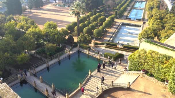 Alcazar de los Reyes Cristianos (Castelul Monarhilor Creștini) din Cordoba, Andaluzia, Spania. Cetatea a servit ca una dintre reședințele principale ale Isabelei I de Castilia și Ferdinand al II-lea de Aragon. . — Videoclip de stoc