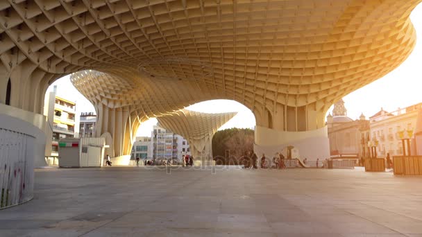 Metropol Parasol (Las Setas de la Encarnacion, Incarnation's mushrooms) is wooden structure by German architect Jurgen Mayer located in old quarter of Seville, Andalusia, Spain. — Stock Video