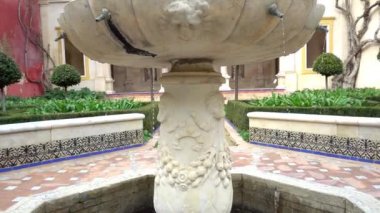 Sevilla, İspanya, daimi ikamet Medinaceli Dukes, Rönesans İtalyan ve Mudéjar stilleri, prototip Endülüs Sarayı'nın Endülüs sarayda La Casa de Pilatos (Pilate ev) olduğunu.