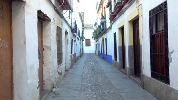 Byggnader på Armas Street i Cordoba, Andalusien, Spanien — Stockvideo