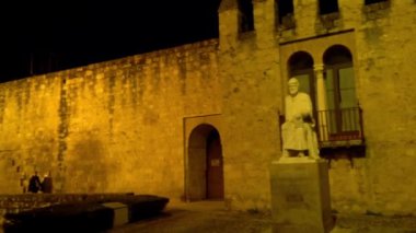 Doktor ve Endülüs filozof Ebu Velid Muhammed b. Ahmed Ibn Rushd, Averroes bilinen adanmış heykel. Cairuan street, Cordoba, İspanya yer alır.
