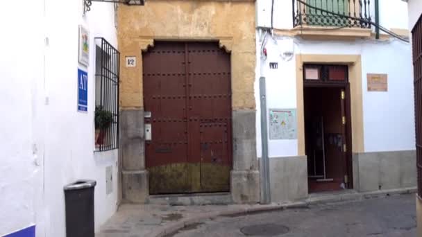 Edificios antiguos en la calle Martinez Rucker en Córdoba, Andalucía, España — Vídeos de Stock