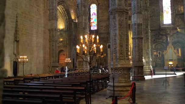 Lisbon, Portekiz - Mart 27 2016: Jeronimos Monastery veya Hieronymites Manastırı, manastır, sipariş, Aziz Jerome Belem, Lizbon Belediyesi, Portekiz bucak Tagus Nehri yakınında olduğunu. — Stok video