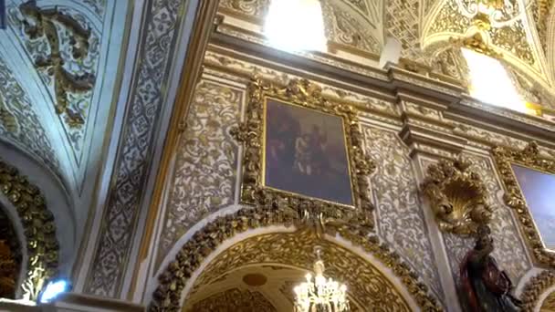 グラナダ, スペイン - 2017 年 1 月 29 日: グラナダの Angustias の聖母聖堂グラナダはシエラネバダ山脈の麓にある、アンダルシア、スペインの自治州の都市. — ストック動画