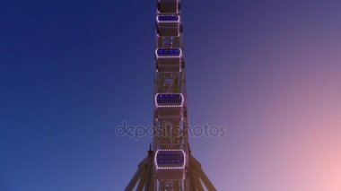 Malaga dönme dolap, olarak da bilinen Noria Mirador Prenses, yıldız, 70 metre yüksekliğindeki gözlem tekerleği tabanlı Malaga bağlantı noktası, İspanya. Cazibe nefes kesen panoramik manzaralar sunmaktadır ilâ 30 kilometre.
