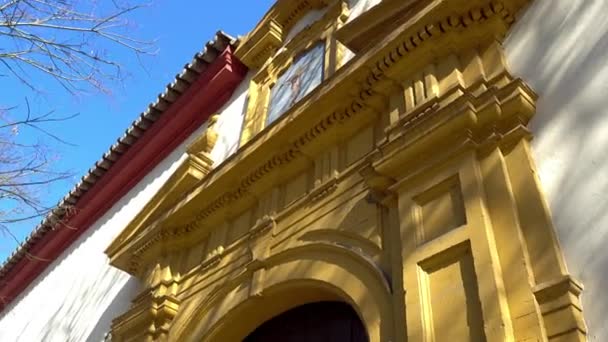 Farnosti San Roque na Plaza Carmen Benitez v Seville, Andalusie, Španělsko. — Stock video