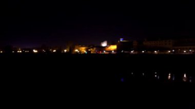 Cordoba Roma köprüsü küçük korunmuş alan Sotos de la Albolafia, Cordoba, Andalusia, Güney İspanya, erken 1. yüzyılda inşa edilmiş Guadalquivir Nehri olarak bilinen tarihi merkezinde köprüdür.