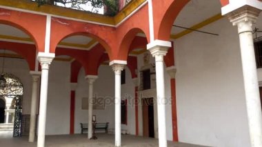 Sevilla, İspanya, daimi ikamet Medinaceli Dukes, Rönesans İtalyan ve Mudéjar stilleri, prototip Endülüs Sarayı'nın Endülüs sarayda La Casa de Pilatos (Pilate ev) olduğunu.