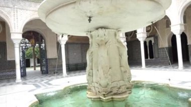 Sevilla, İspanya, daimi ikamet Medinaceli Dukes, Rönesans İtalyan ve Mudéjar stilleri, prototip Endülüs Sarayı'nın Endülüs sarayda La Casa de Pilatos (Pilate ev) olduğunu.