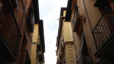Calle San Pedro Martir Granada şehrinde. Sierra Nevada Dağları, Beiro, Darro, Genil ve Monachil nehirler üzerinde ayak, otonom Endülüs, İspanya, şehirde bulunan Granada olduğunu.