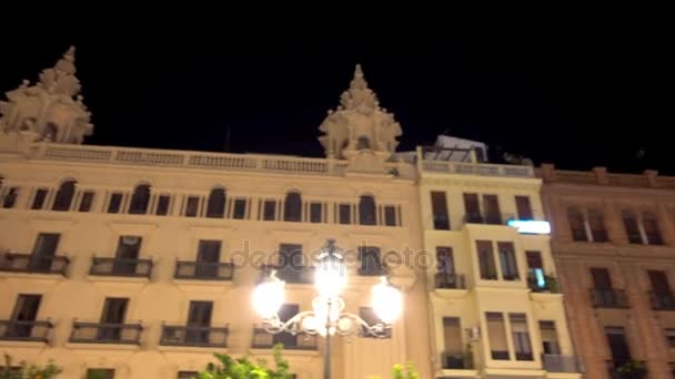 Standbeeld tot grote kapitein in Plaza de las Tendillas van Cordoba. Plein van Tendillas ligt in de stad Córdoba (Spanje), in nabijheid van oude Romeinse forum, in de buurt van straten van Cruz Conde en Gondomar — Stockvideo