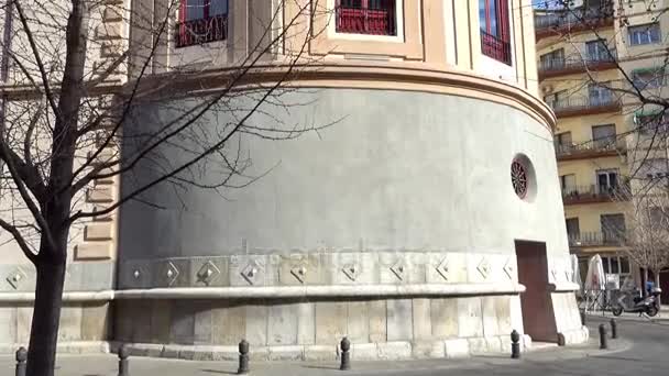 Bibataubin se encuentra entre la basílica de la Virgen de Angustias, Fuente de Batallas y Plaza de Mariana Pineda. Edificio de aspecto barroco con Consejo Cuonsultivo de Andalucía, España . — Vídeo de stock