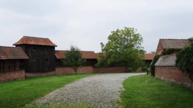 Castle, Germen sırasına göre Malbork yüzey alanı tarafından dünyanın en büyük kalesidir. Bir Ordensburg kale şeklinde Töton Şövalyeleri tarafından Marienburg, Prusya içinde inşa edilmiş.