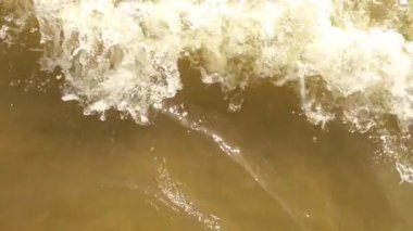 Dalgalar halinde Körfez Livonia Baltık Denizi.