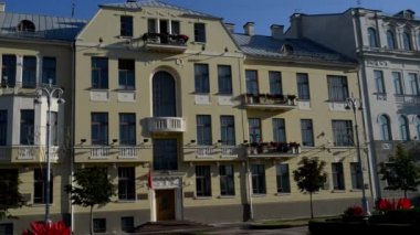 Kilise aziz Simon ve Elena Kızıl kilise olarak da bilinen Roma Katolik Kilisesi, Minsk, Belarus bağımsızlık Meydanı var. Tomasz Pajzderski ve Wladyslaw Marconi mimarlar tarafından tasarlanmıştır.