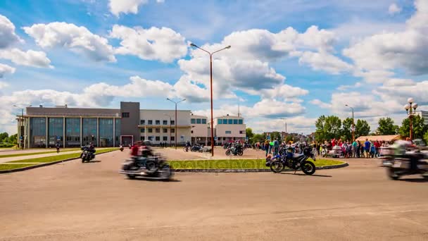 BREST, BELARUS - 27 de maio de 2017: Brest Bike Festival International. Cavalgando hóspedes em motocicletas . — Vídeo de Stock