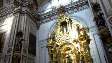Granada, İspanya - 29 Ocak 2017: Calle Recogidas Granada, Sant Antonio kilise. Şehirde otonom Endülüs, İspanya ' nın Sierra Nevada Dağları eteğinde bulunan Granada olduğunu.