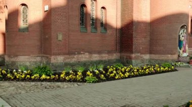 Kilise aziz Simon ve Elena Kızıl kilise olarak da bilinen Roma Katolik Kilisesi, Minsk, Belarus bağımsızlık Meydanı var. Tomasz Pajzderski ve Wladyslaw Marconi mimarlar tarafından tasarlanmıştır.