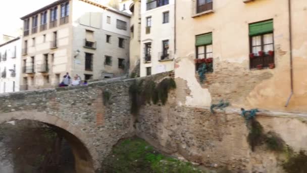 Straße carrera del darro in granada, andalusien, spanien — Stockvideo