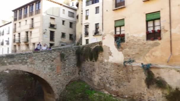 西班牙安达卢西亚自治区格拉纳达街头 Carrera del Darro — 图库视频影像